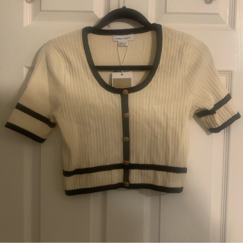 NWT Contrast Trim Metal Button Front Knitted Tee!